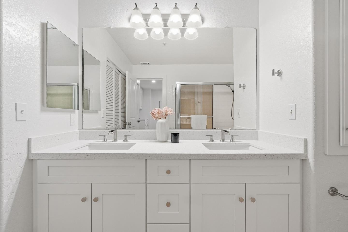 Detail Gallery Image 26 of 47 For 2291 Oaktree Dr #201,  Mountain View,  CA 94040 - 3 Beds | 2/1 Baths