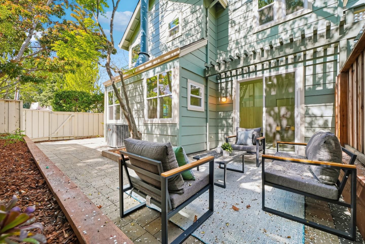 Detail Gallery Image 30 of 47 For 2291 Oaktree Dr #201,  Mountain View,  CA 94040 - 3 Beds | 2/1 Baths