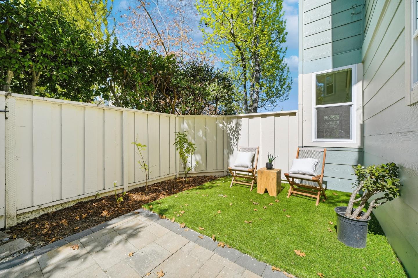 Detail Gallery Image 32 of 47 For 2291 Oaktree Dr #201,  Mountain View,  CA 94040 - 3 Beds | 2/1 Baths