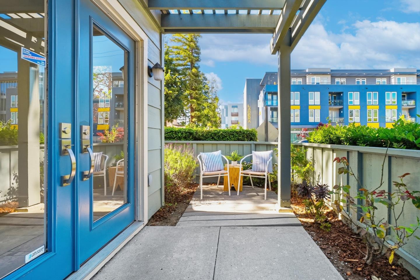 Detail Gallery Image 34 of 47 For 2291 Oaktree Dr #201,  Mountain View,  CA 94040 - 3 Beds | 2/1 Baths