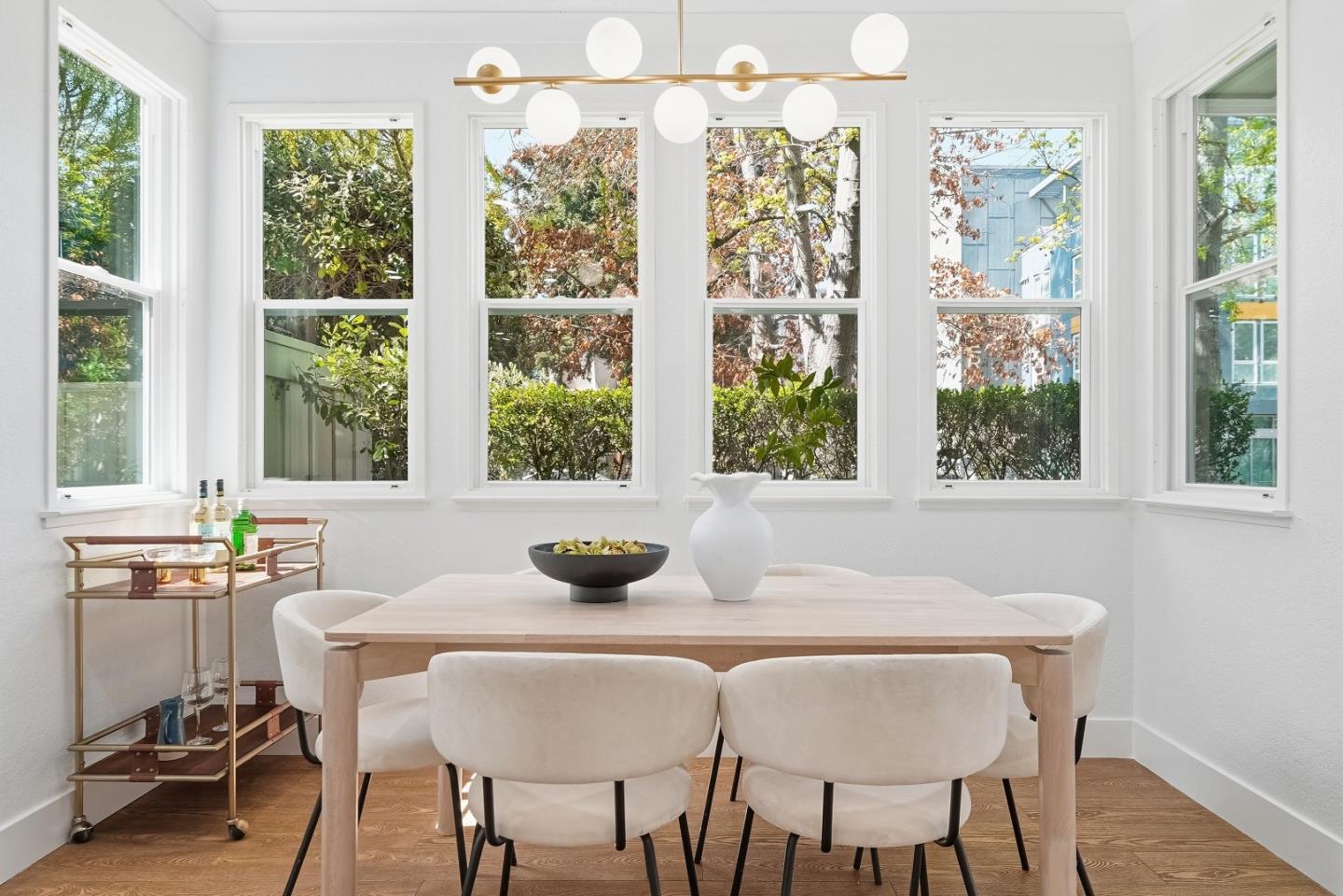 Detail Gallery Image 4 of 47 For 2291 Oaktree Dr #201,  Mountain View,  CA 94040 - 3 Beds | 2/1 Baths