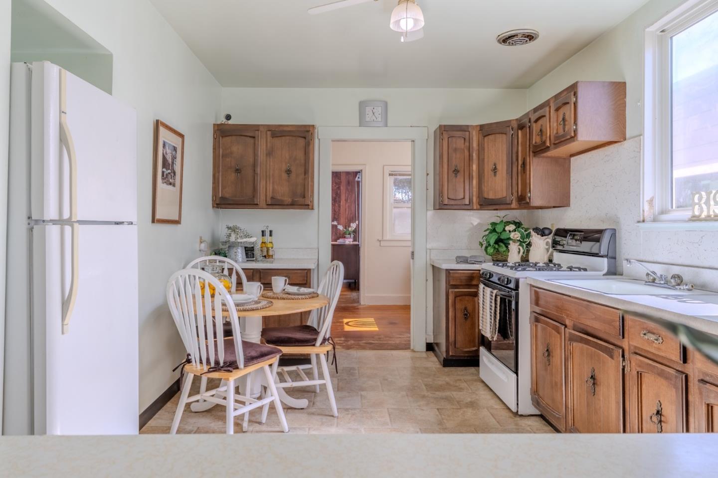 Detail Gallery Image 12 of 44 For 240 Santa Rosa Ave, San Francisco,  CA 94112 - 4 Beds | 2 Baths