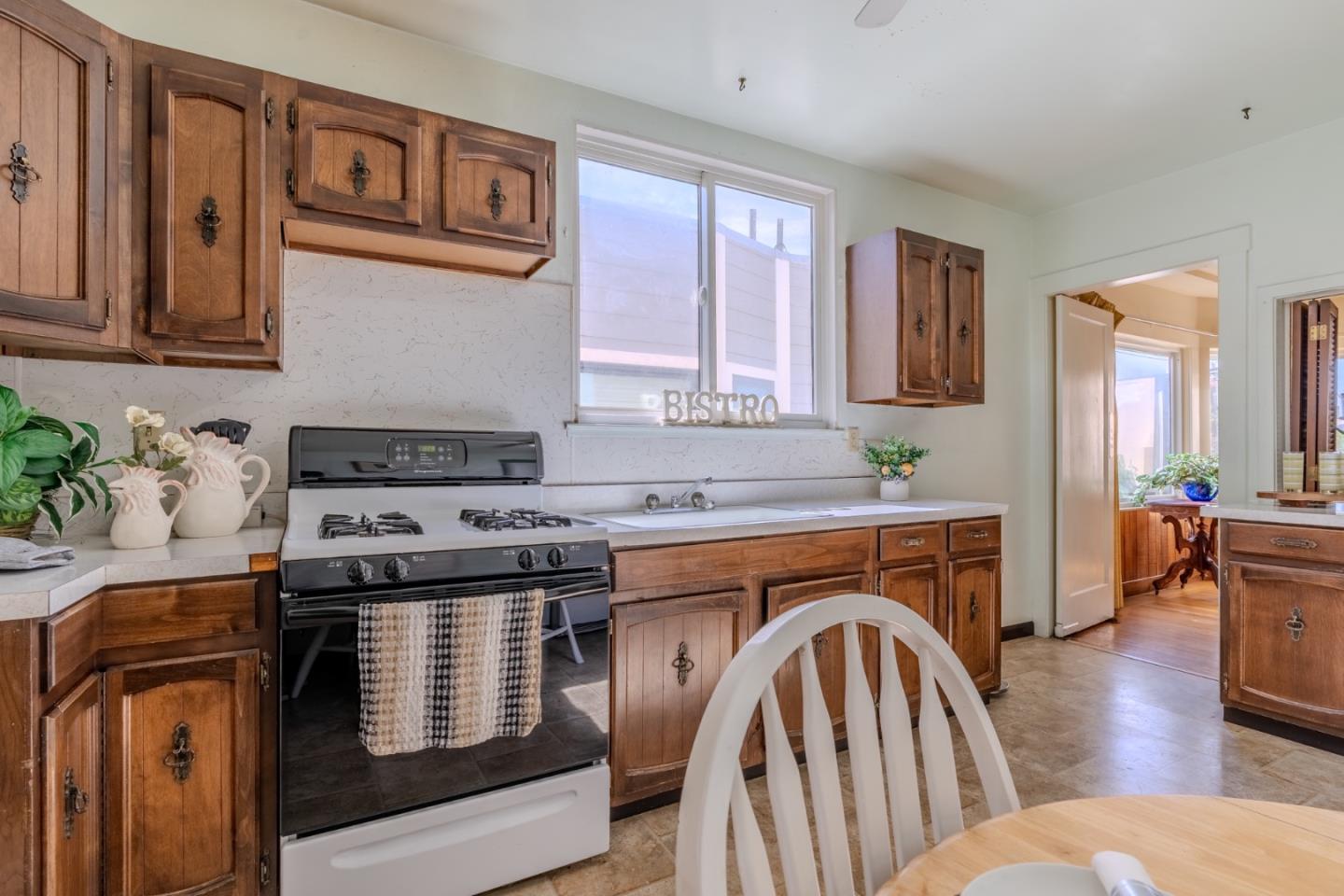 Detail Gallery Image 15 of 44 For 240 Santa Rosa Ave, San Francisco,  CA 94112 - 4 Beds | 2 Baths