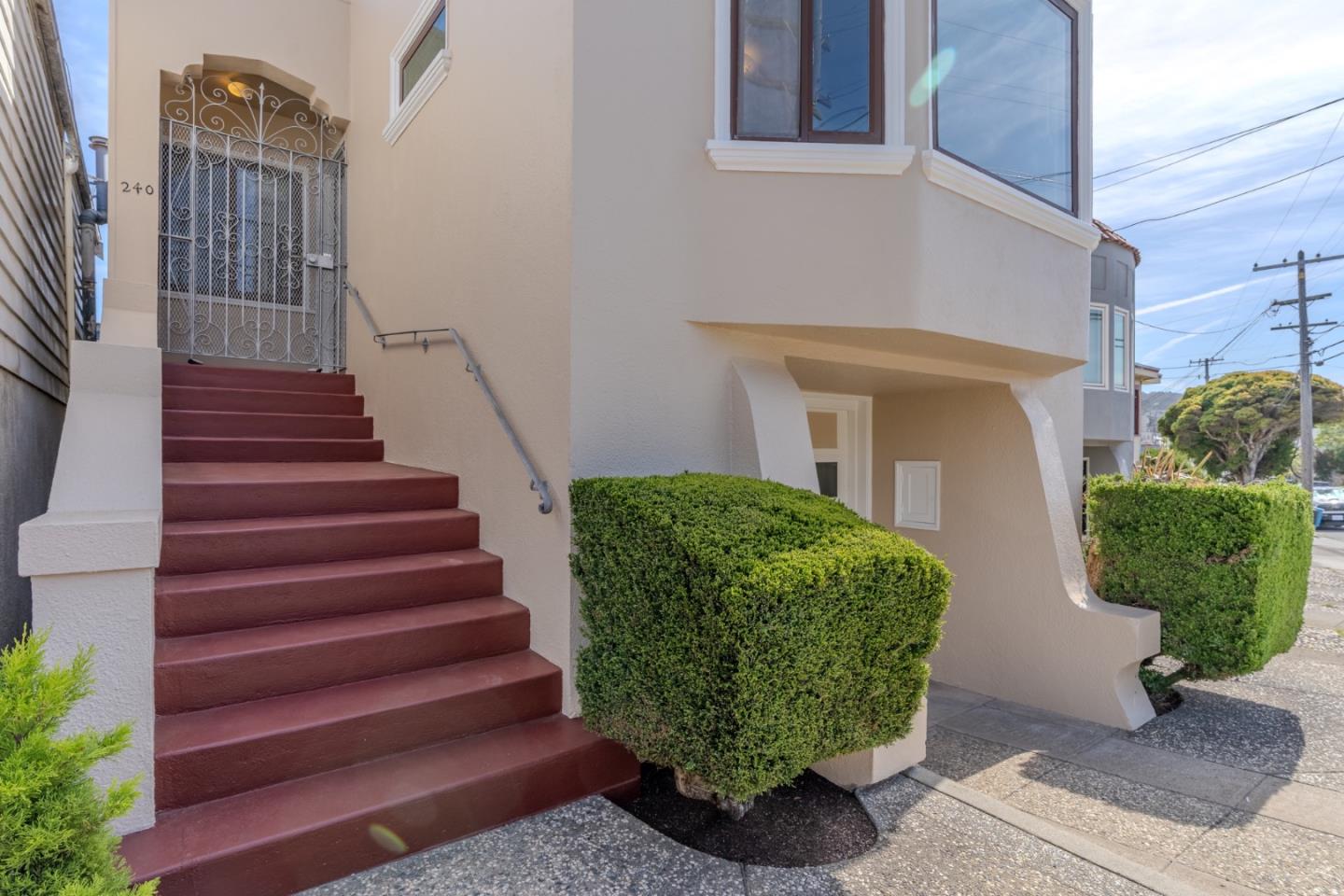 Detail Gallery Image 3 of 44 For 240 Santa Rosa Ave, San Francisco,  CA 94112 - 4 Beds | 2 Baths