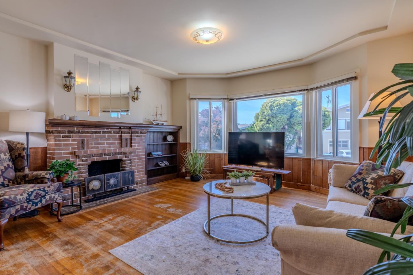 Detail Gallery Image 4 of 44 For 240 Santa Rosa Ave, San Francisco,  CA 94112 - 4 Beds | 2 Baths