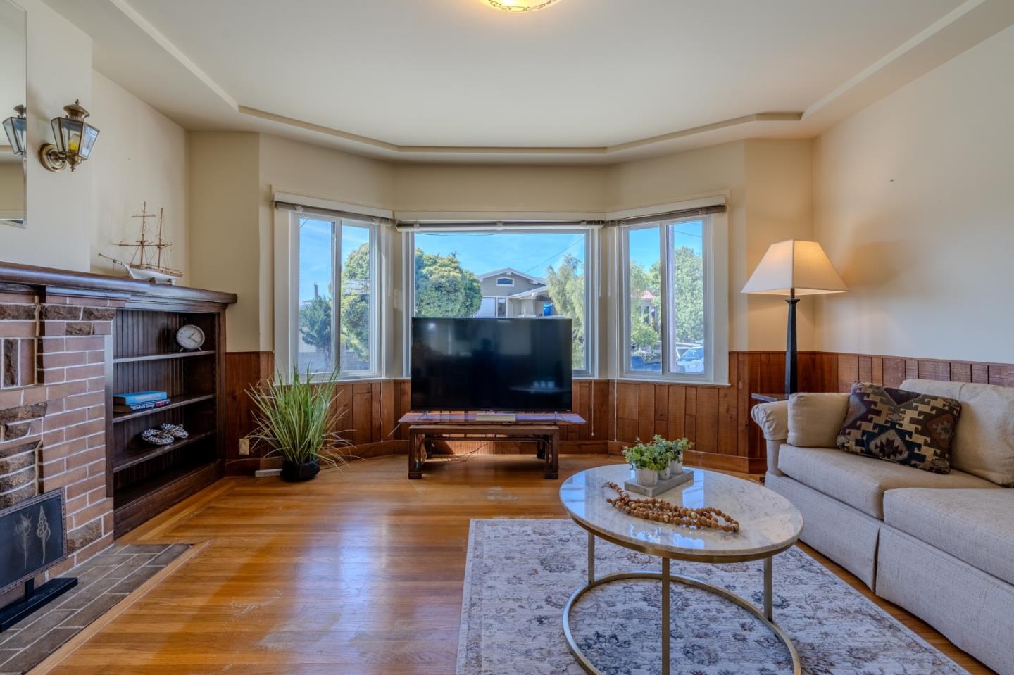 Detail Gallery Image 6 of 44 For 240 Santa Rosa Ave, San Francisco,  CA 94112 - 4 Beds | 2 Baths