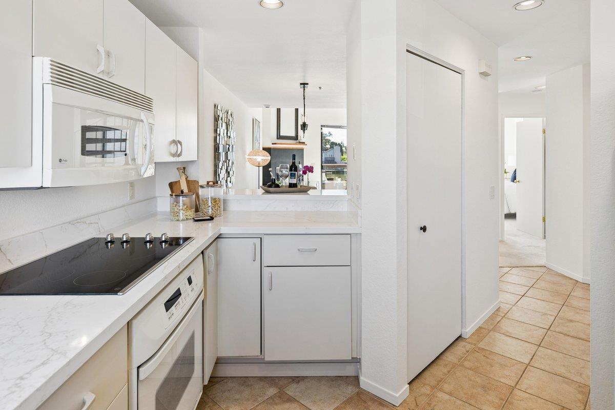 Detail Gallery Image 13 of 46 For 234 Shorebird Cir, Redwood City,  CA 94065 - 2 Beds | 2 Baths