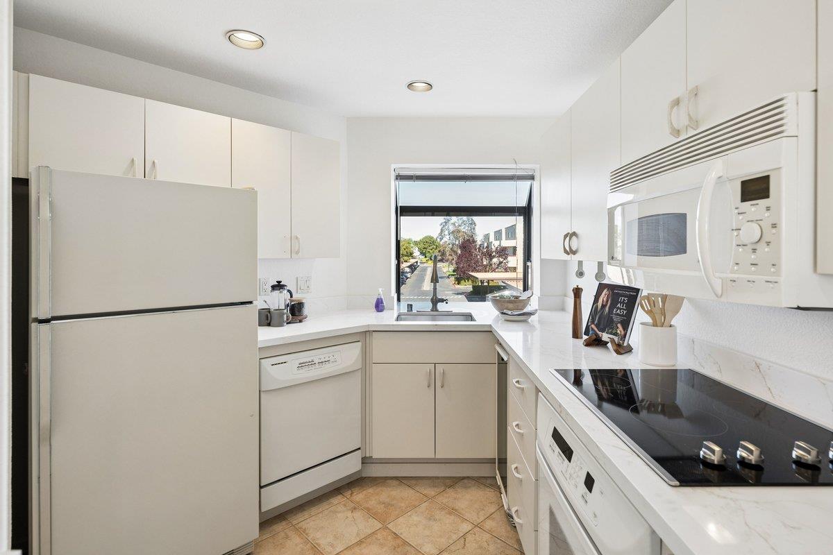 Detail Gallery Image 14 of 46 For 234 Shorebird Cir, Redwood City,  CA 94065 - 2 Beds | 2 Baths