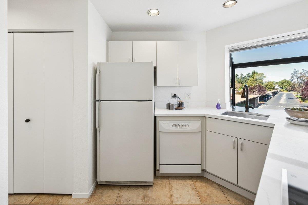 Detail Gallery Image 16 of 46 For 234 Shorebird Cir, Redwood City,  CA 94065 - 2 Beds | 2 Baths