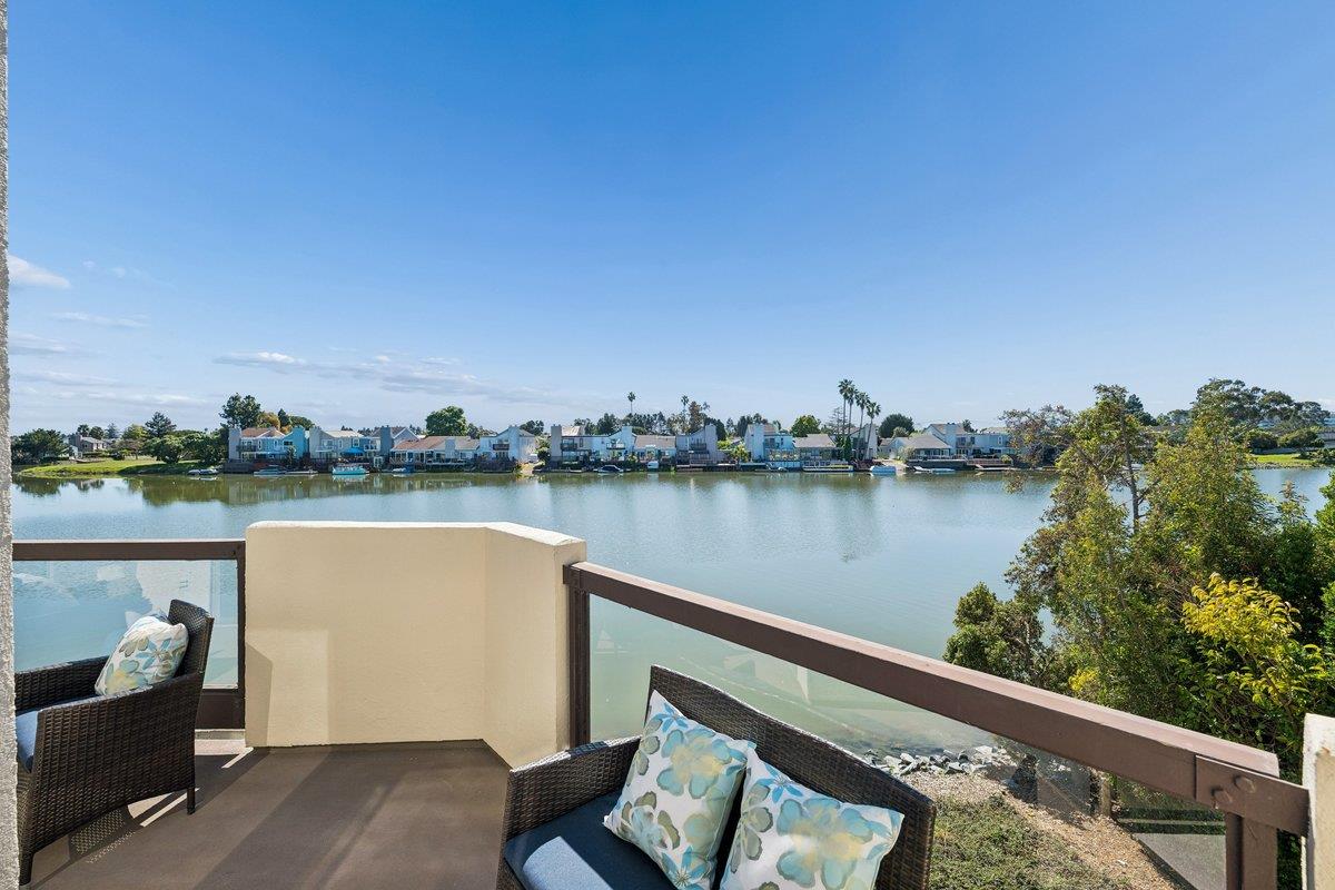 Detail Gallery Image 4 of 46 For 234 Shorebird Cir, Redwood City,  CA 94065 - 2 Beds | 2 Baths