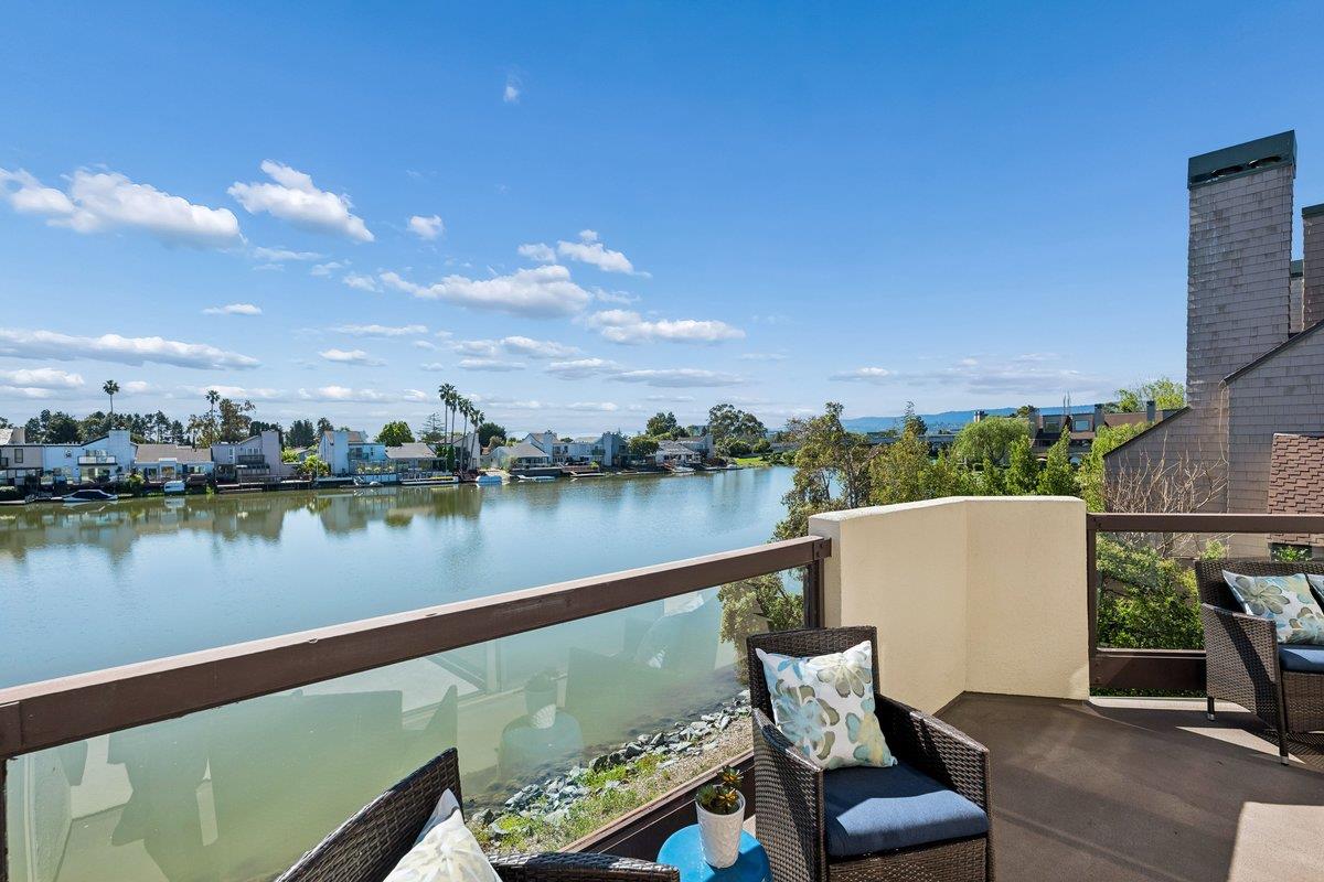 Detail Gallery Image 5 of 46 For 234 Shorebird Cir, Redwood City,  CA 94065 - 2 Beds | 2 Baths