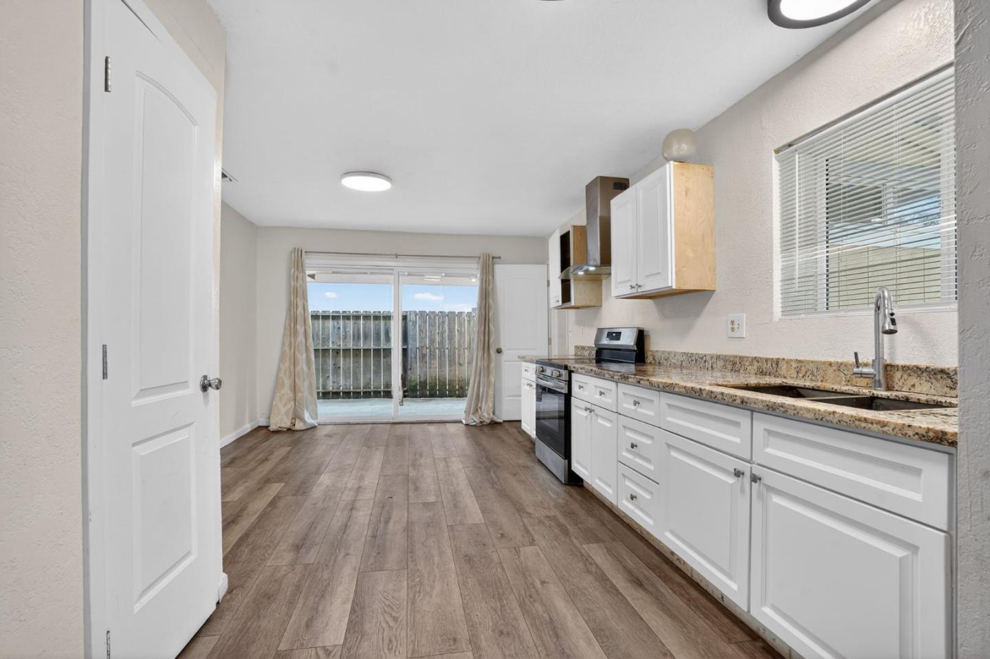 Front Image Thumbnail for ML82040548