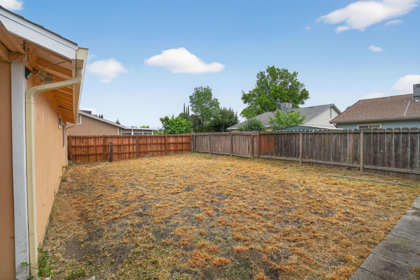 Detail Gallery Image 20 of 29 For 2524 Pemberton Ct, Stockton,  CA 95210 - 3 Beds | 2 Baths