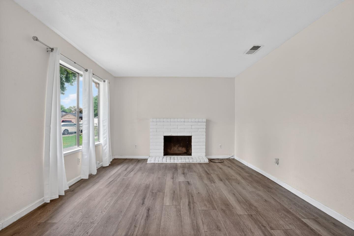 Detail Gallery Image 5 of 29 For 2524 Pemberton Ct, Stockton,  CA 95210 - 3 Beds | 2 Baths