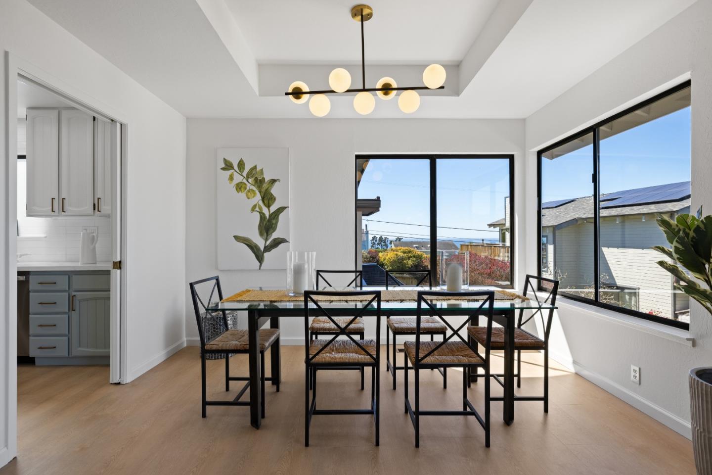 Detail Gallery Image 11 of 49 For 100 Montana St, Moss Beach,  CA 94038 - 5 Beds | 3 Baths