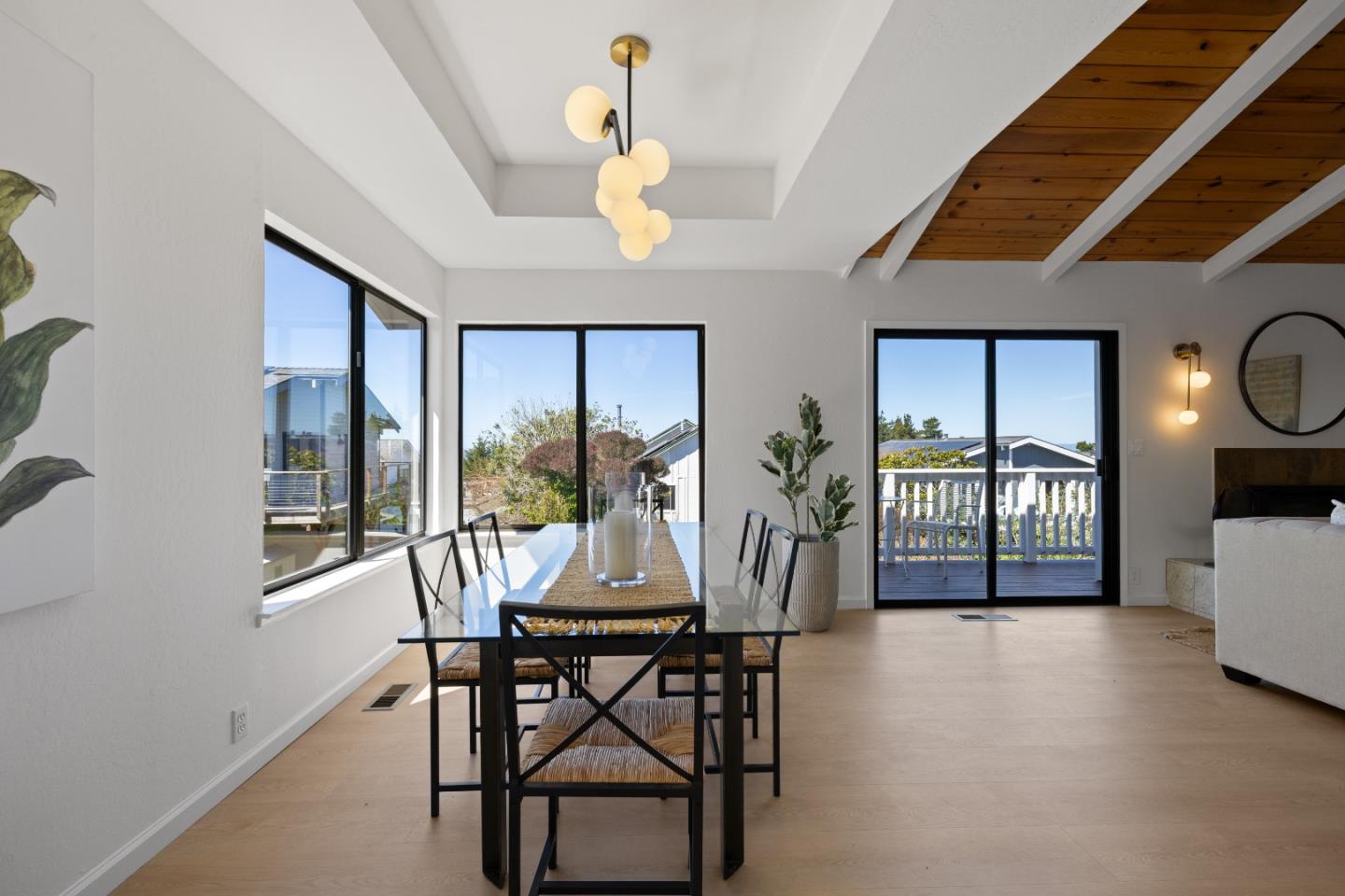 Detail Gallery Image 12 of 49 For 100 Montana St, Moss Beach,  CA 94038 - 5 Beds | 3 Baths