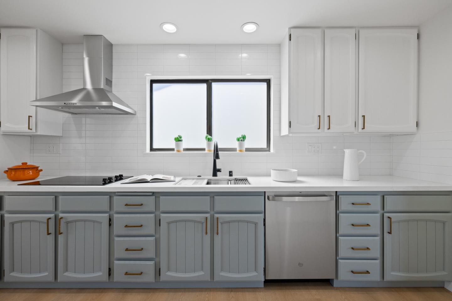 Detail Gallery Image 14 of 49 For 100 Montana St, Moss Beach,  CA 94038 - 5 Beds | 3 Baths