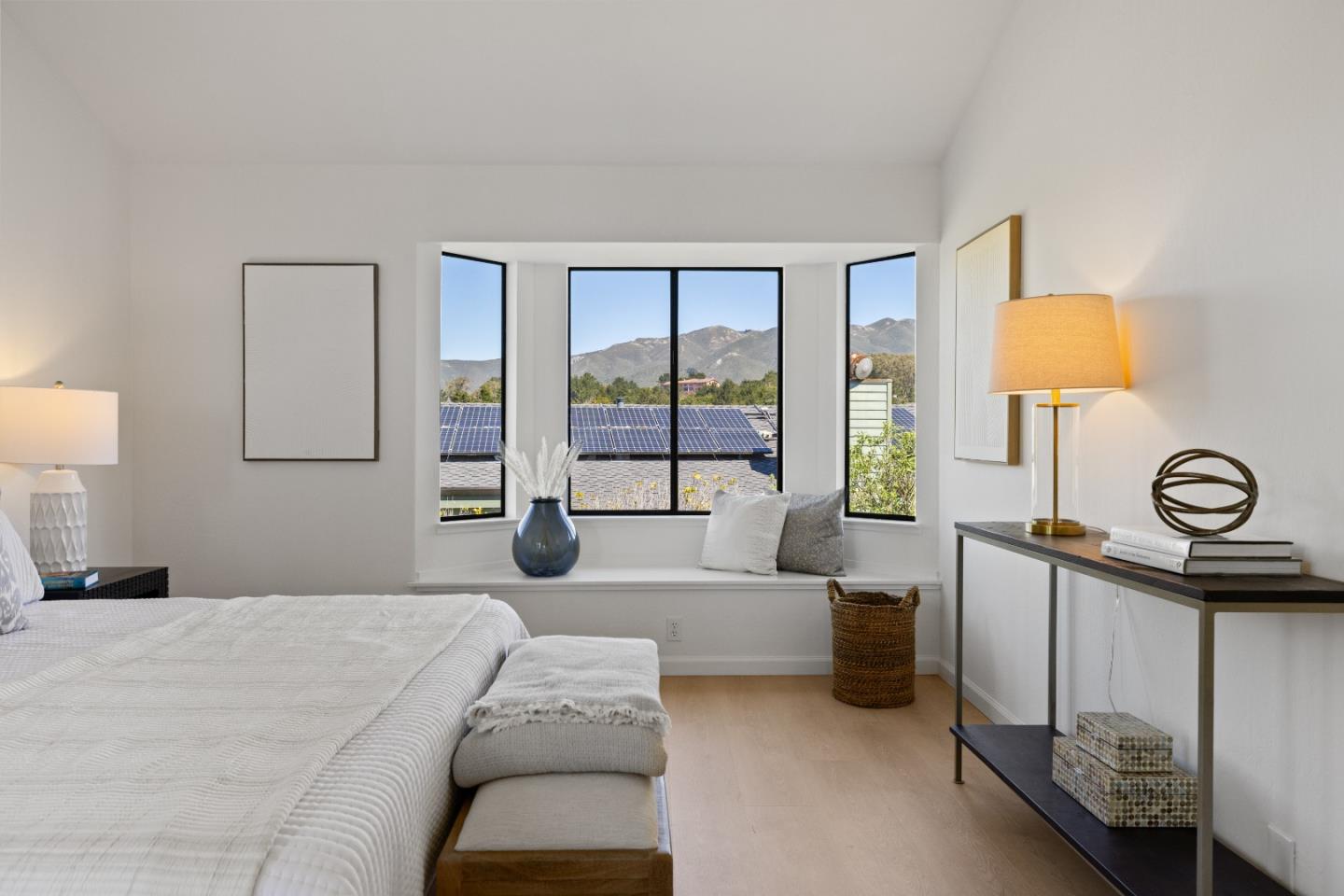 Detail Gallery Image 18 of 49 For 100 Montana St, Moss Beach,  CA 94038 - 5 Beds | 3 Baths