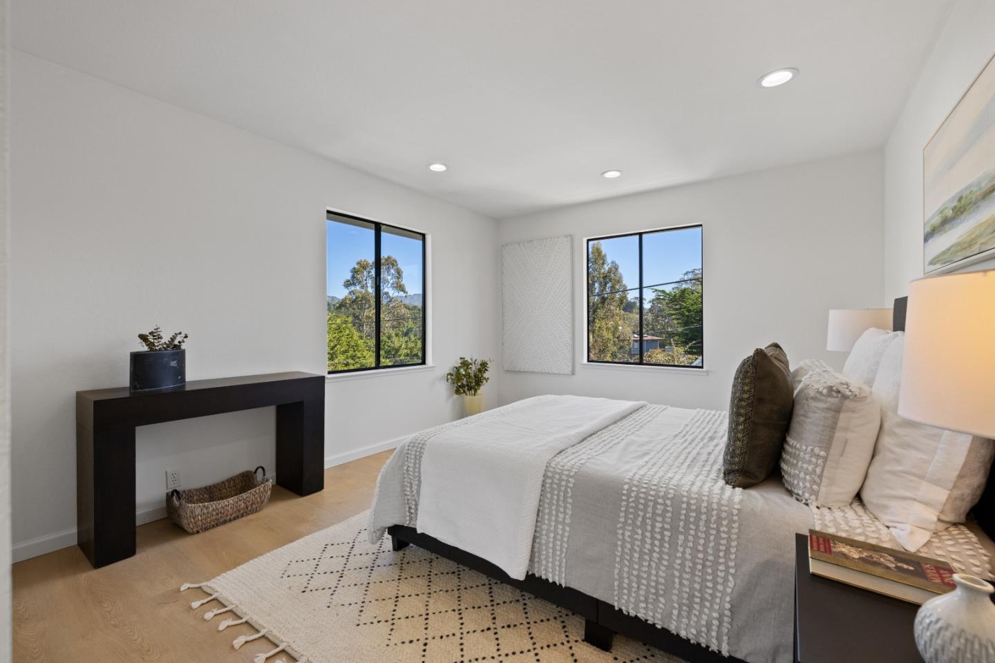 Detail Gallery Image 20 of 49 For 100 Montana St, Moss Beach,  CA 94038 - 5 Beds | 3 Baths