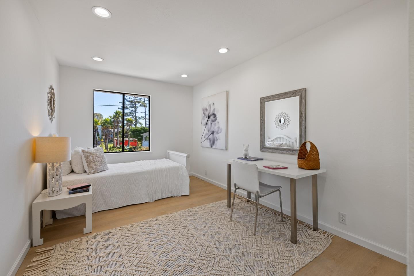 Detail Gallery Image 21 of 49 For 100 Montana St, Moss Beach,  CA 94038 - 5 Beds | 3 Baths