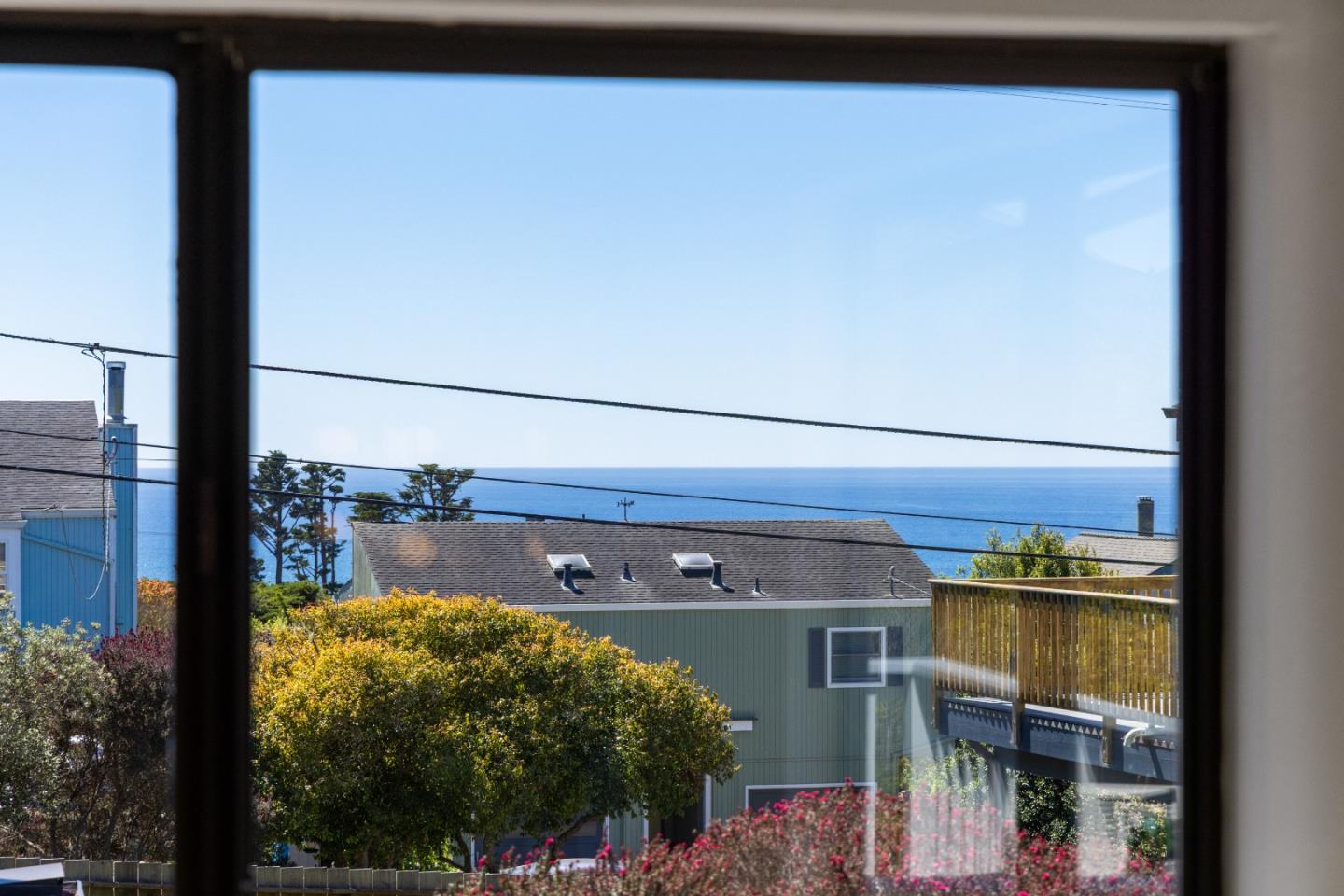 Detail Gallery Image 23 of 49 For 100 Montana St, Moss Beach,  CA 94038 - 5 Beds | 3 Baths