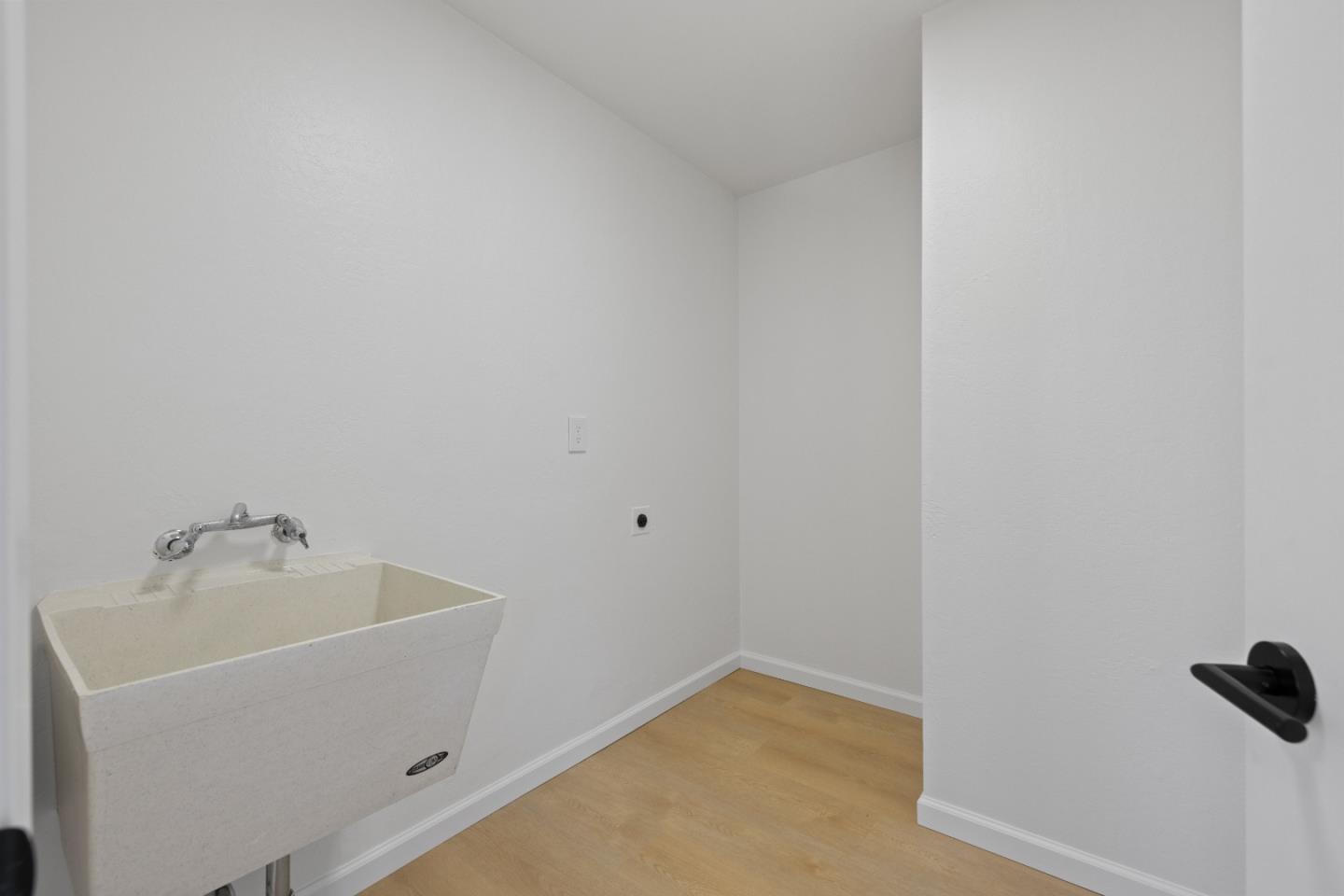 Detail Gallery Image 33 of 49 For 100 Montana St, Moss Beach,  CA 94038 - 5 Beds | 3 Baths