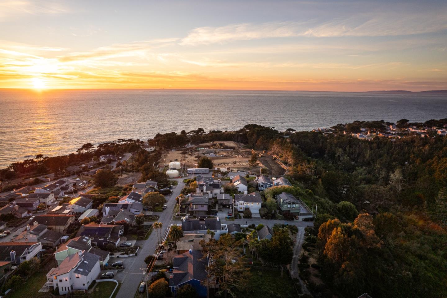 Detail Gallery Image 48 of 49 For 100 Montana St, Moss Beach,  CA 94038 - 5 Beds | 3 Baths