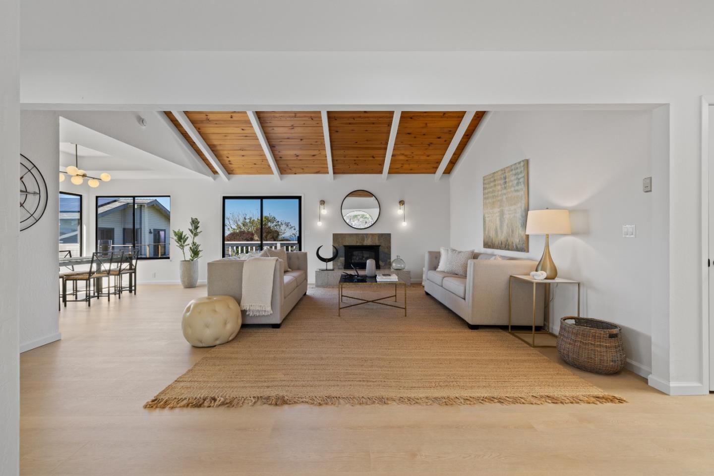 Detail Gallery Image 7 of 49 For 100 Montana St, Moss Beach,  CA 94038 - 5 Beds | 3 Baths