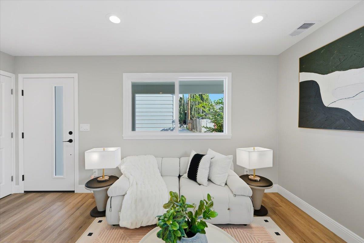 Detail Gallery Image 6 of 58 For 975 Prevost St, San Jose,  CA 95125 - 6 Beds | 5 Baths