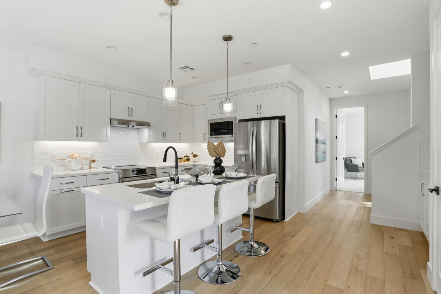 Detail Gallery Image 13 of 41 For Address Not Disclosed, Mountain View,  CA 94043 - 3 Beds | 3 Baths