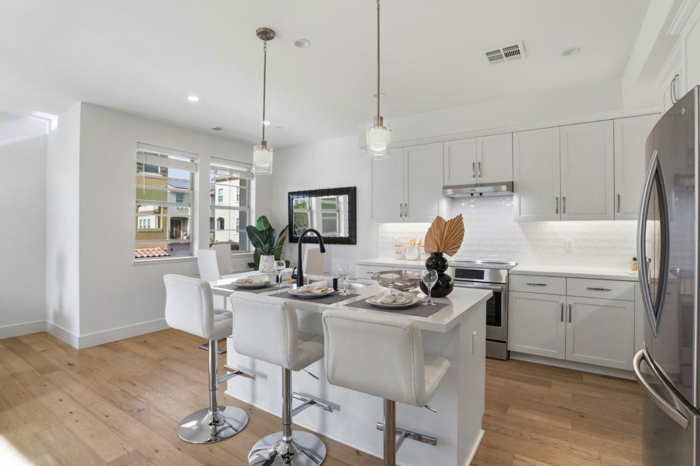 Detail Gallery Image 14 of 41 For Address Not Disclosed, Mountain View,  CA 94043 - 3 Beds | 3 Baths