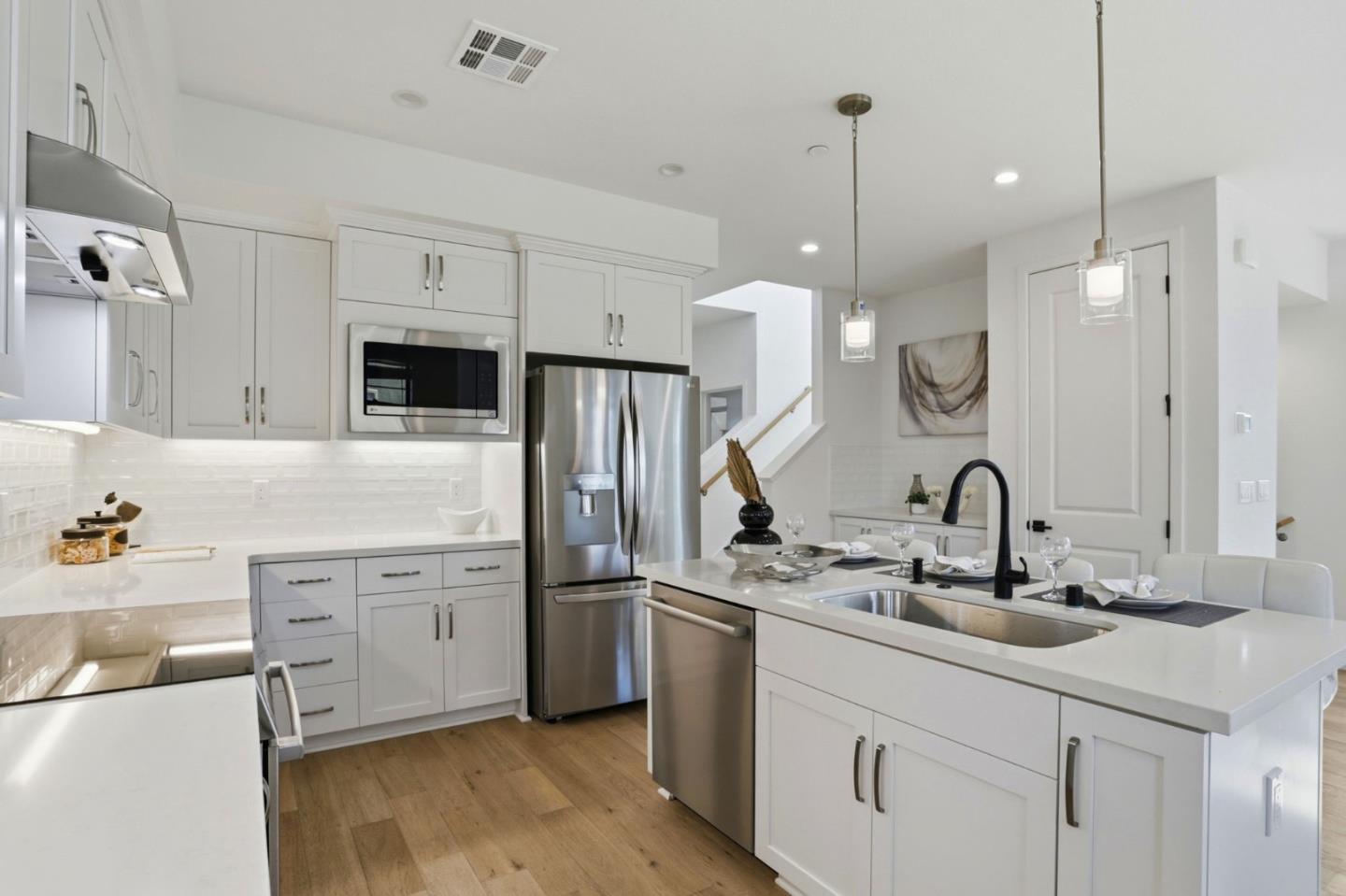 Detail Gallery Image 15 of 41 For Address Not Disclosed, Mountain View,  CA 94043 - 3 Beds | 3 Baths