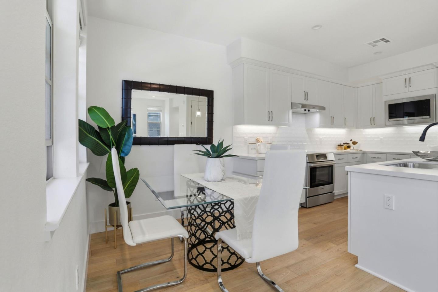 Detail Gallery Image 17 of 41 For Address Not Disclosed, Mountain View,  CA 94043 - 3 Beds | 3 Baths