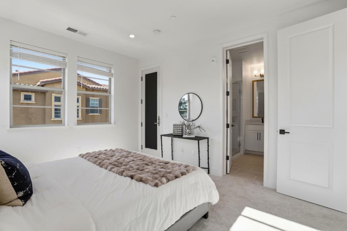 Detail Gallery Image 26 of 41 For Address Not Disclosed, Mountain View,  CA 94043 - 3 Beds | 3 Baths