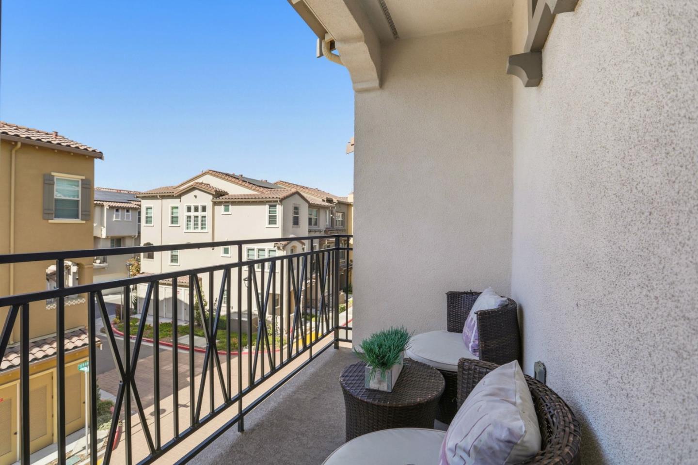 Detail Gallery Image 37 of 41 For Address Not Disclosed, Mountain View,  CA 94043 - 3 Beds | 3 Baths