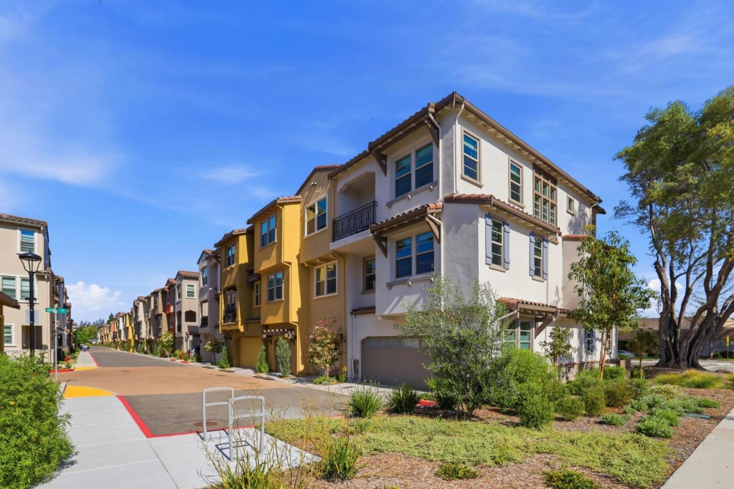 Detail Gallery Image 39 of 41 For Address Not Disclosed, Mountain View,  CA 94043 - 3 Beds | 3 Baths