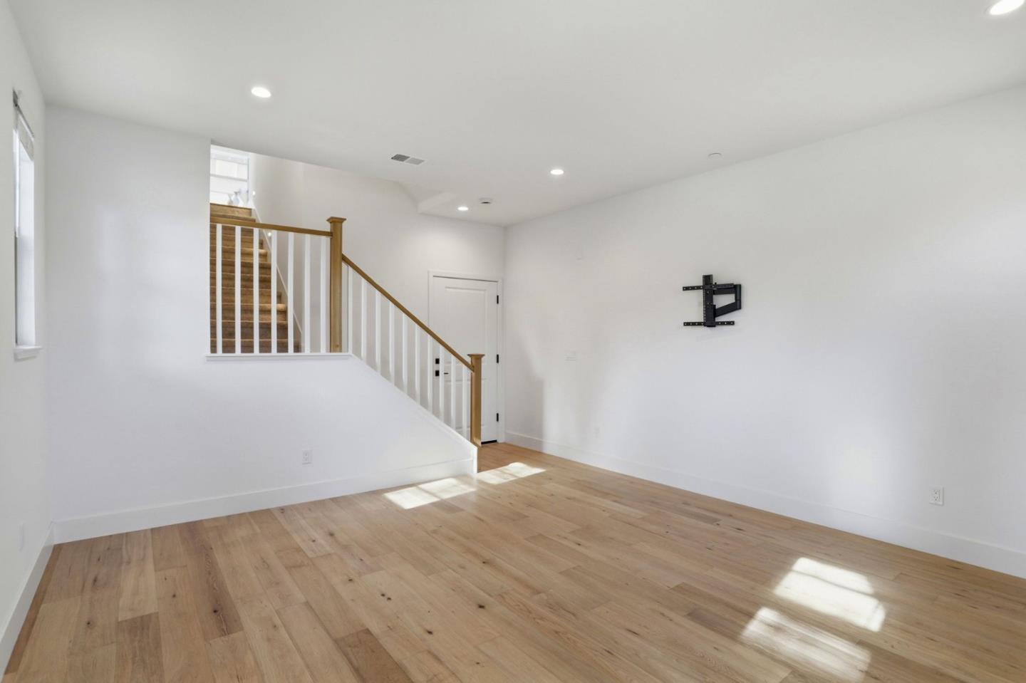 Detail Gallery Image 5 of 41 For Address Not Disclosed, Mountain View,  CA 94043 - 3 Beds | 3 Baths