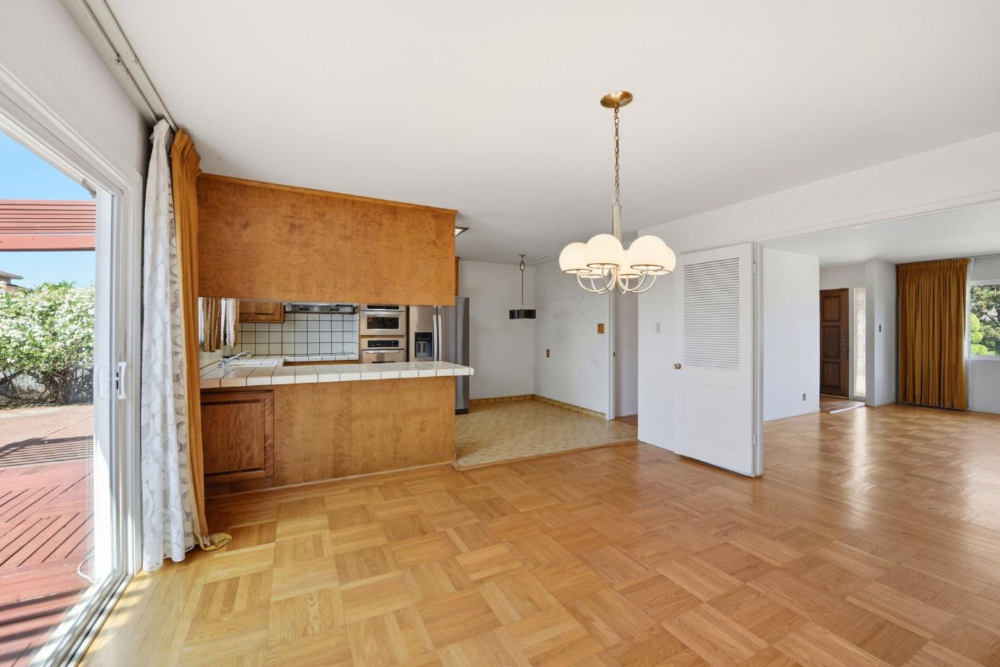 Detail Gallery Image 10 of 38 For 413 Whitehall Rd, Alameda,  CA 94501 - 3 Beds | 2 Baths