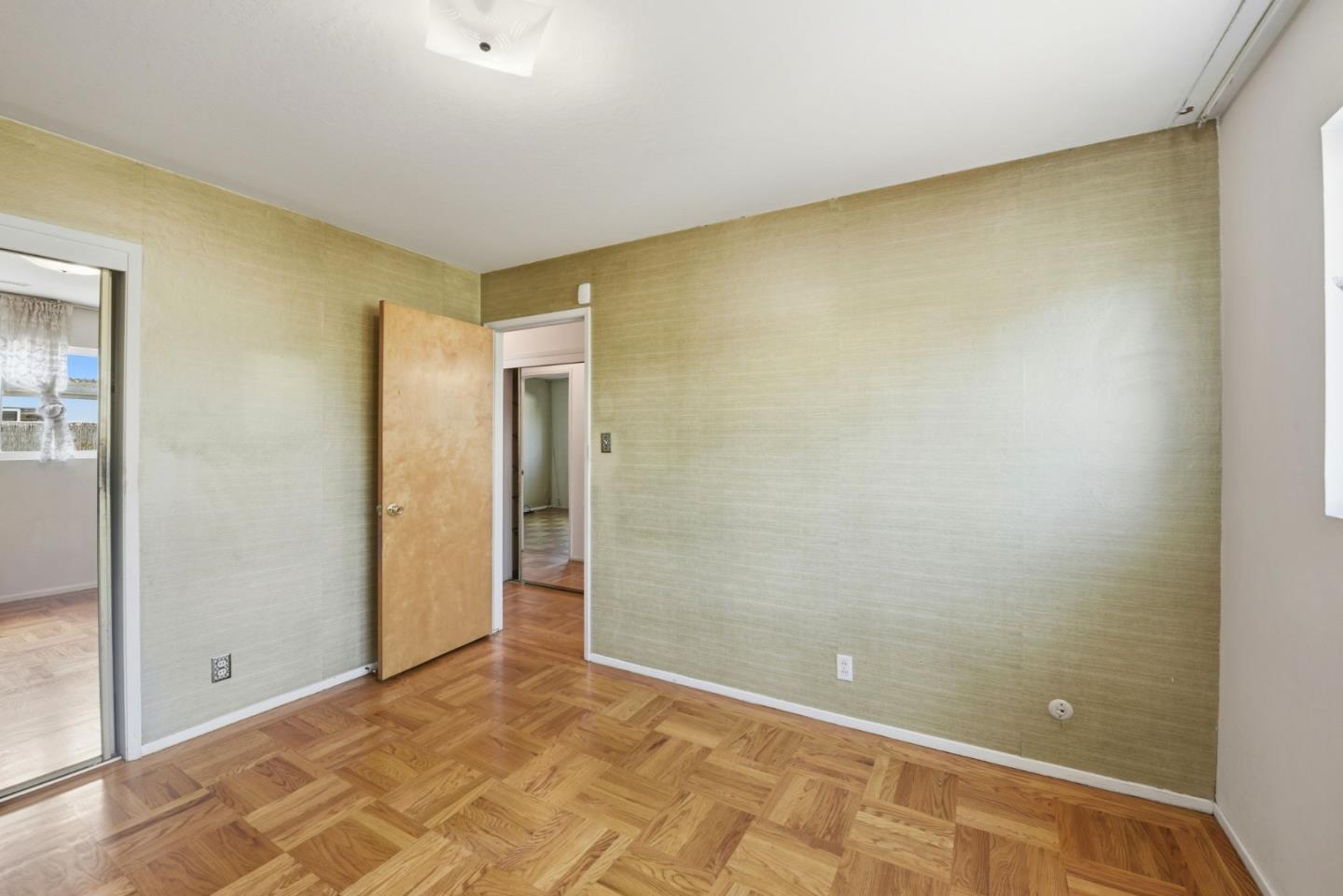 Detail Gallery Image 15 of 38 For 413 Whitehall Rd, Alameda,  CA 94501 - 3 Beds | 2 Baths