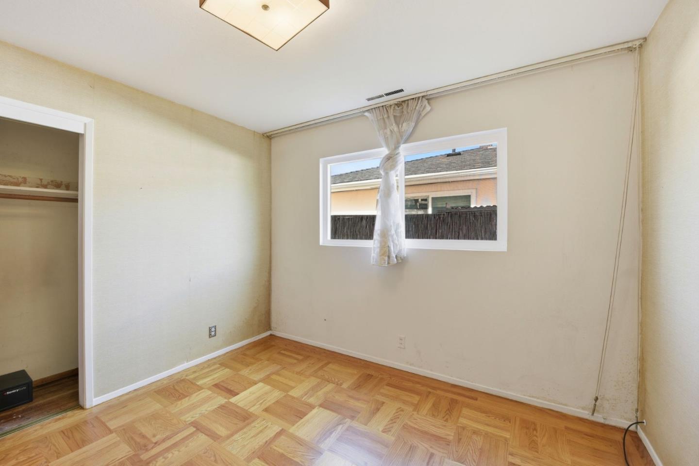 Detail Gallery Image 17 of 38 For 413 Whitehall Rd, Alameda,  CA 94501 - 3 Beds | 2 Baths