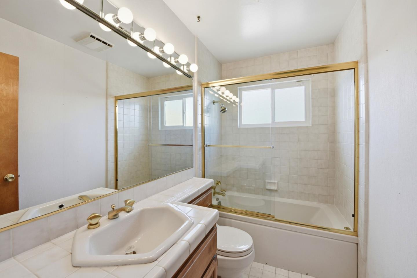 Detail Gallery Image 20 of 38 For 413 Whitehall Rd, Alameda,  CA 94501 - 3 Beds | 2 Baths