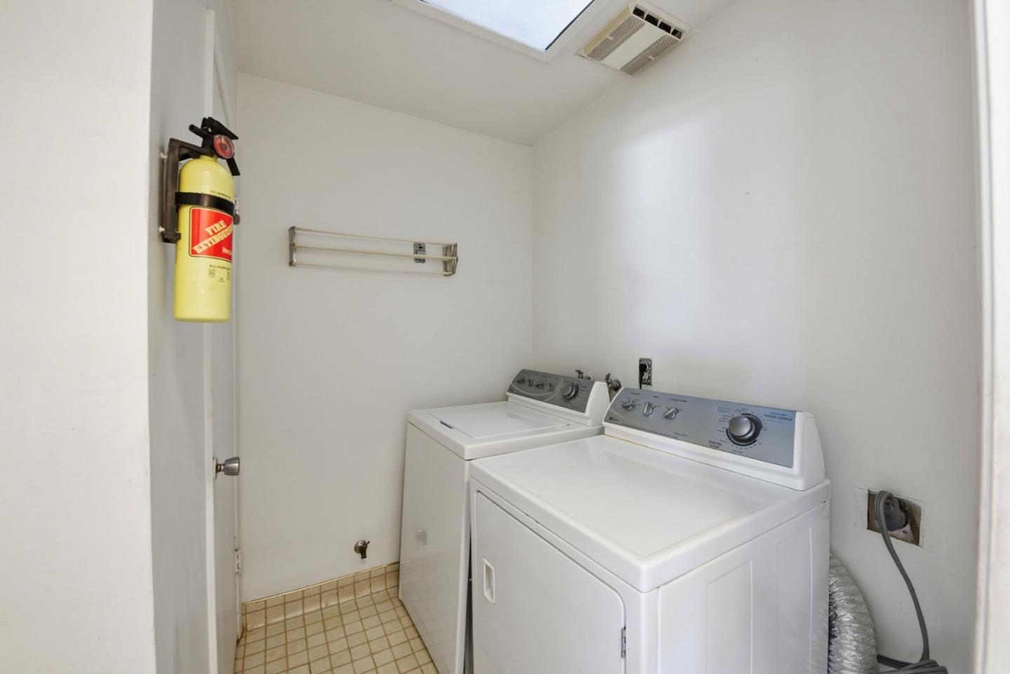 Detail Gallery Image 23 of 38 For 413 Whitehall Rd, Alameda,  CA 94501 - 3 Beds | 2 Baths