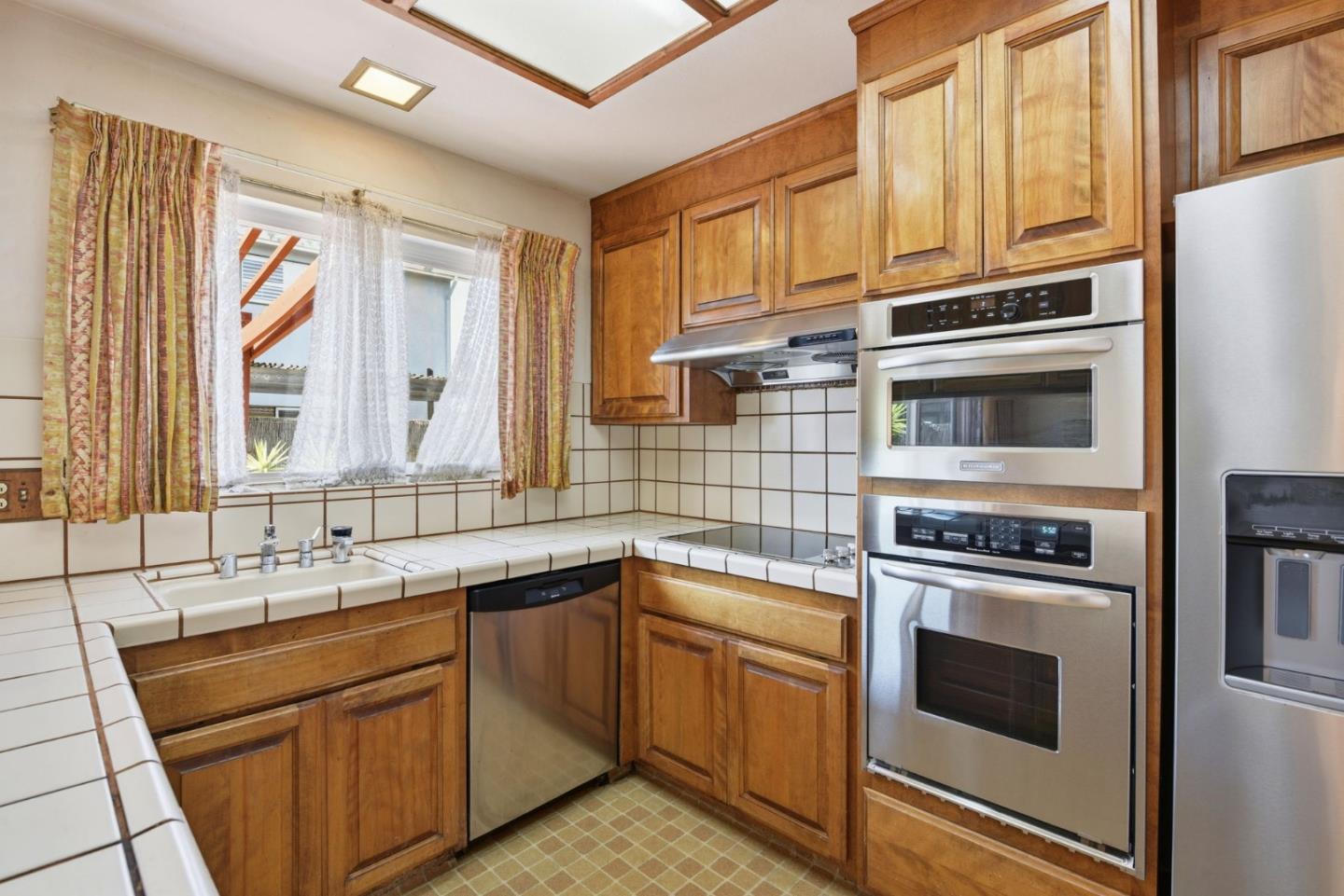 Detail Gallery Image 8 of 38 For 413 Whitehall Rd, Alameda,  CA 94501 - 3 Beds | 2 Baths