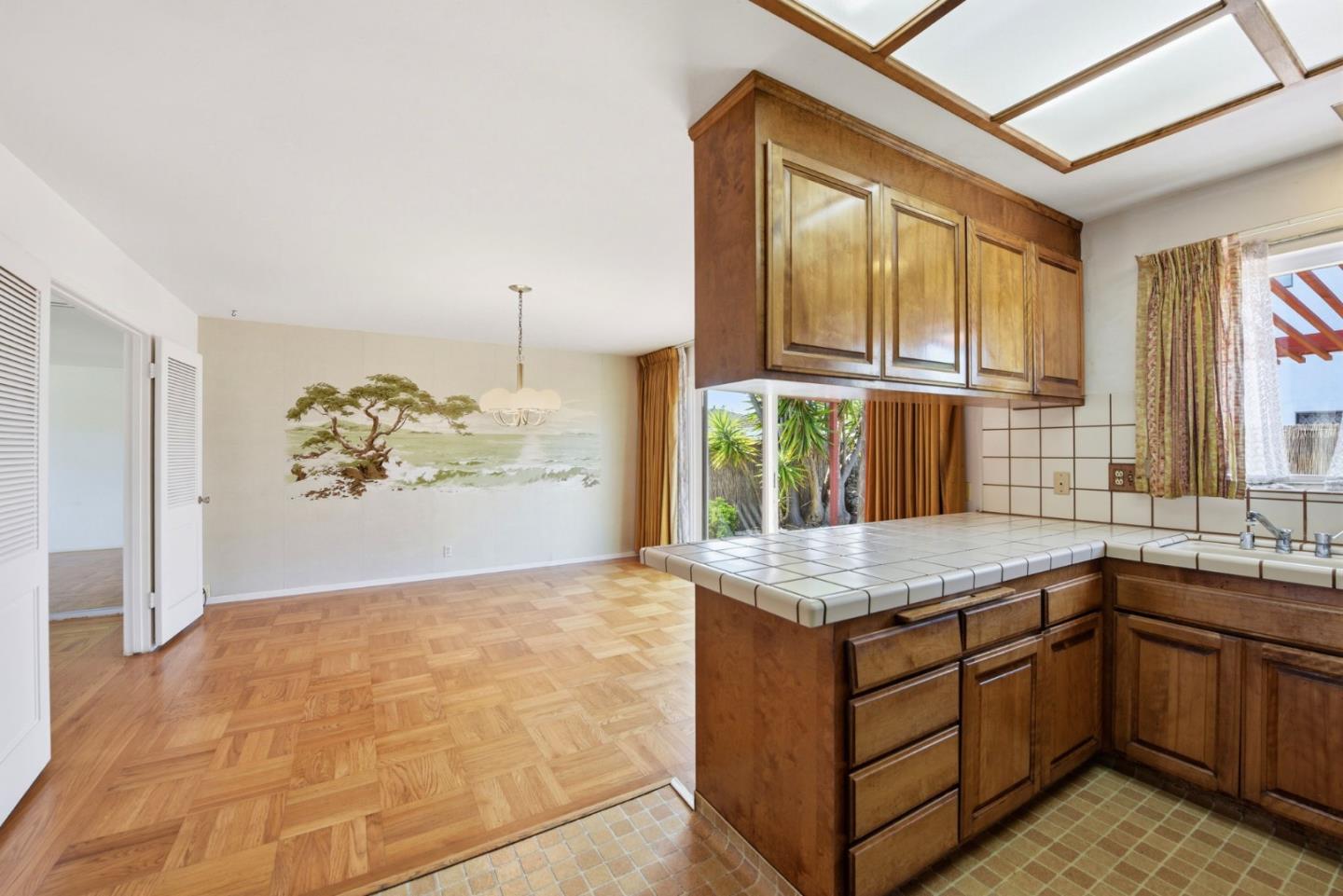 Detail Gallery Image 9 of 38 For 413 Whitehall Rd, Alameda,  CA 94501 - 3 Beds | 2 Baths