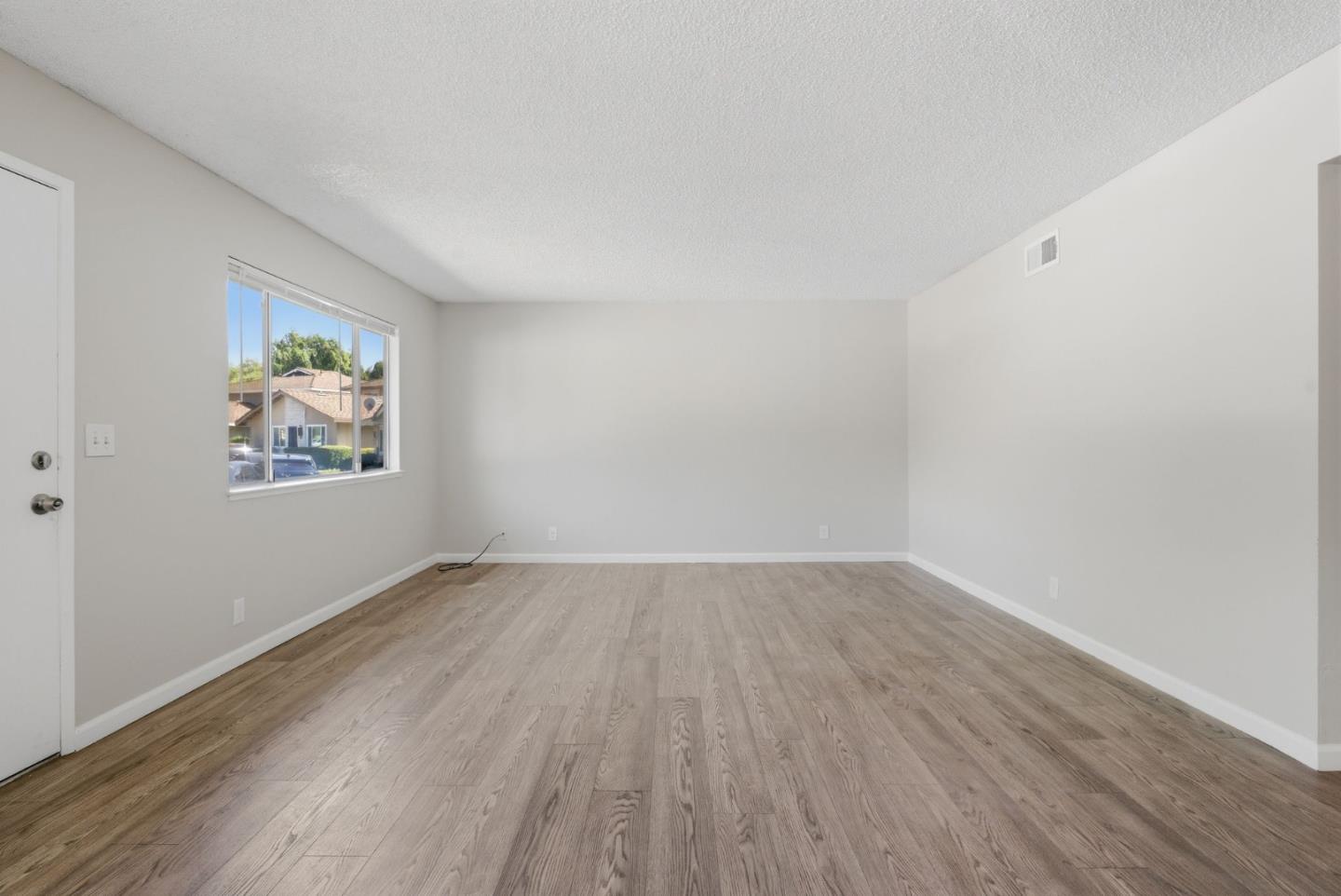 Detail Gallery Image 7 of 45 For 2486 Golzio Ct #1,  San Jose,  CA 95133 - 2 Beds | 1 Baths