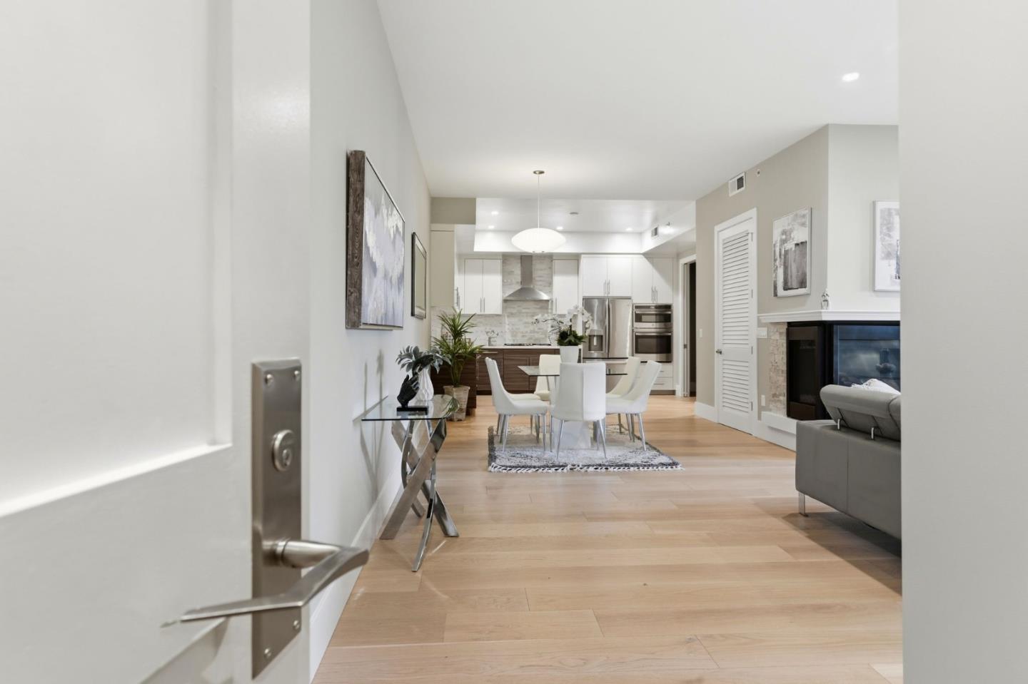 Detail Gallery Image 3 of 28 For 600 El Camino Real #206,  Belmont,  CA 94002 - 2 Beds | 2 Baths