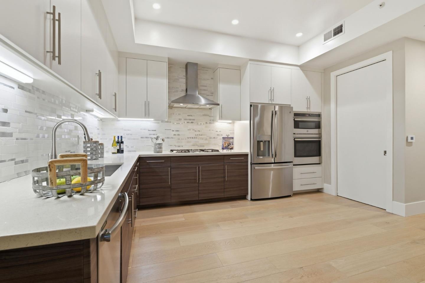 Detail Gallery Image 9 of 28 For 600 El Camino Real #206,  Belmont,  CA 94002 - 2 Beds | 2 Baths