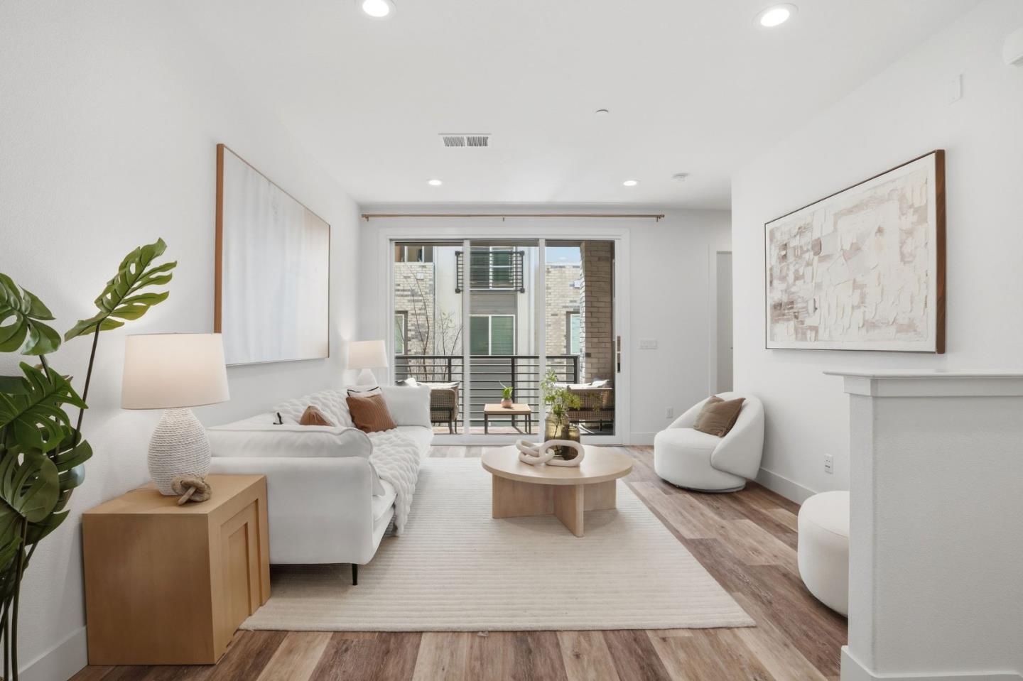 Front Image Thumbnail for ML82040560