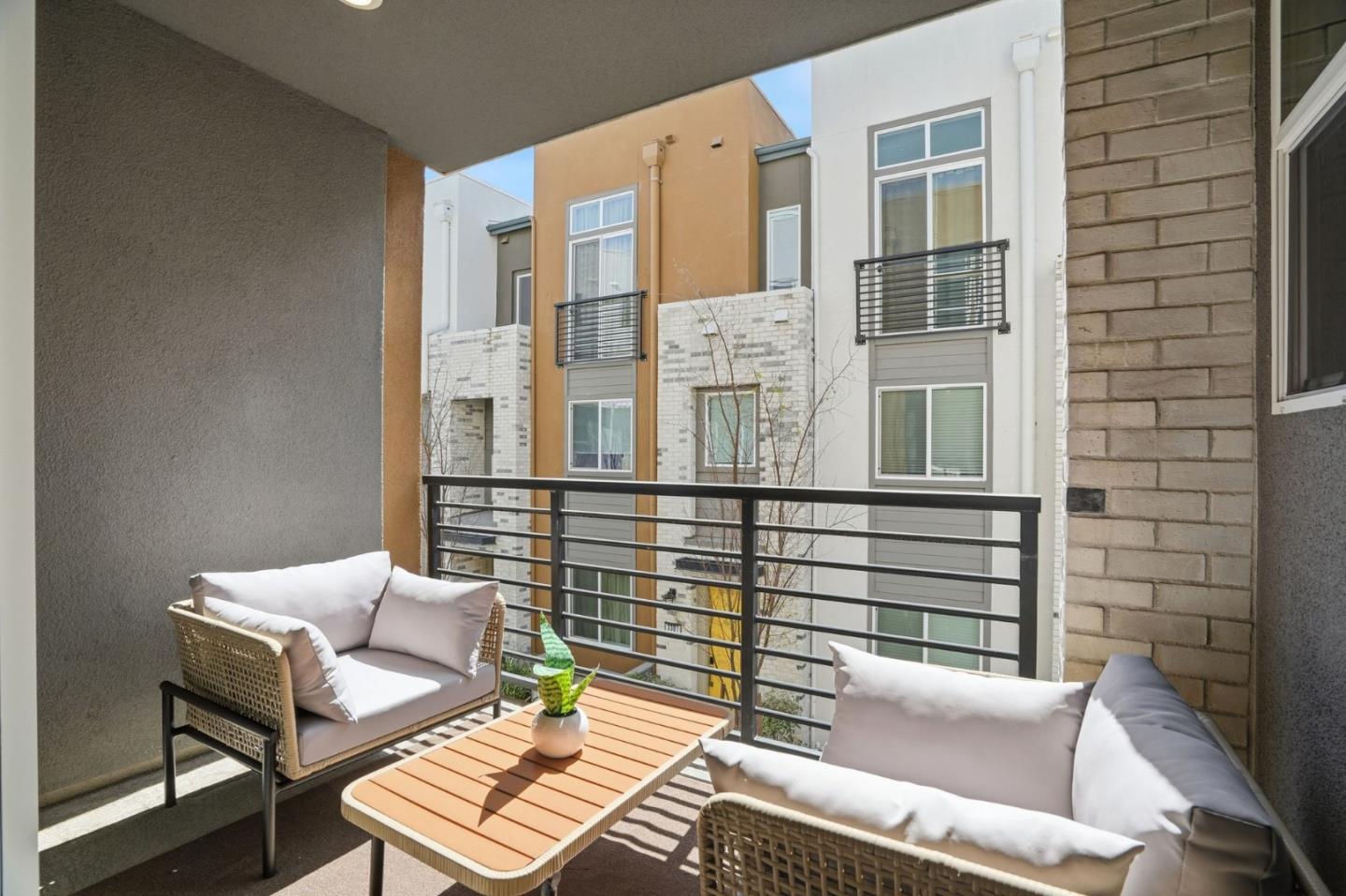 Detail Gallery Image 7 of 38 For 3380 Router Cmn, Fremont,  CA 94538 - 2 Beds | 2/1 Baths