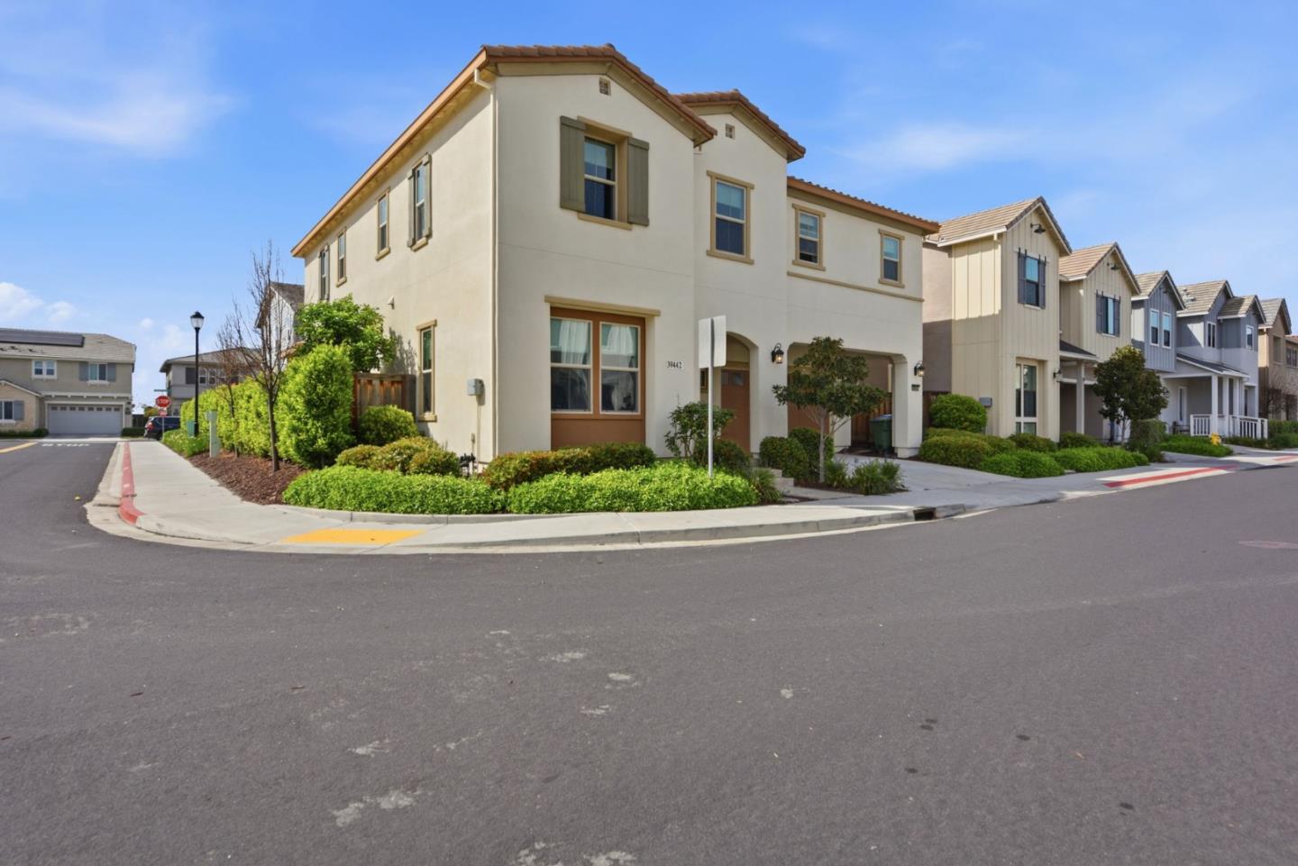 Detail Gallery Image 4 of 88 For 39442 N Darner Dr, Newark,  CA 94560 - 5 Beds | 4/1 Baths